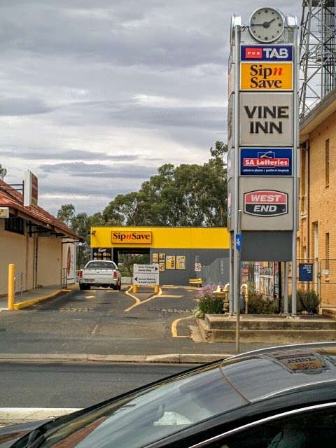 Photo: Sip'n Save - Vine Inn Hotel Motel